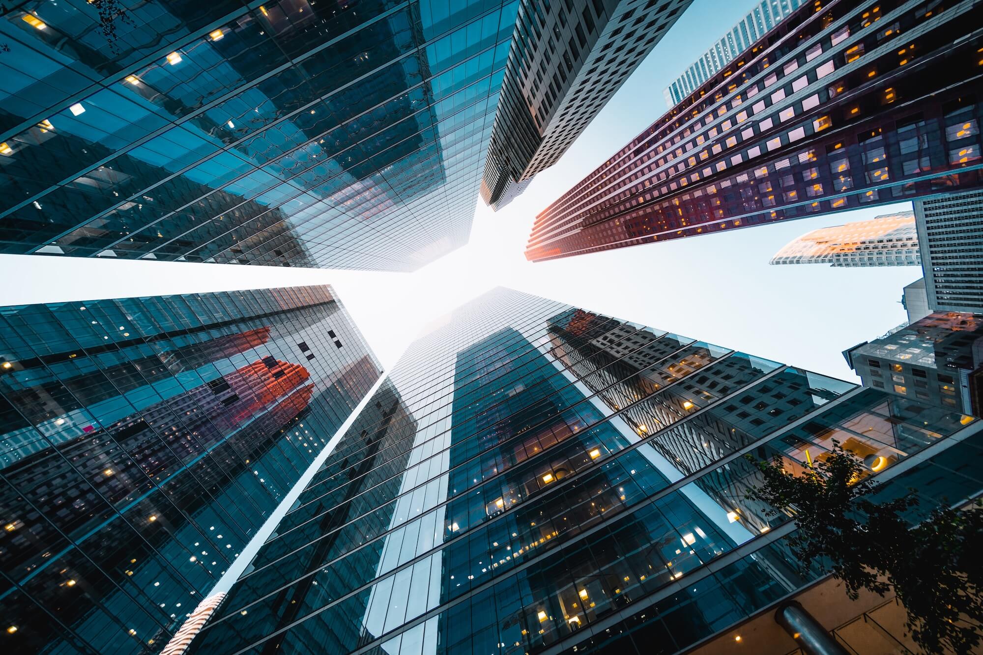 Come integrare e combinare più sistemi in edifici alti con spazio ridotto: ventilazione, climatizzazione, idraulica, elettricità e altro